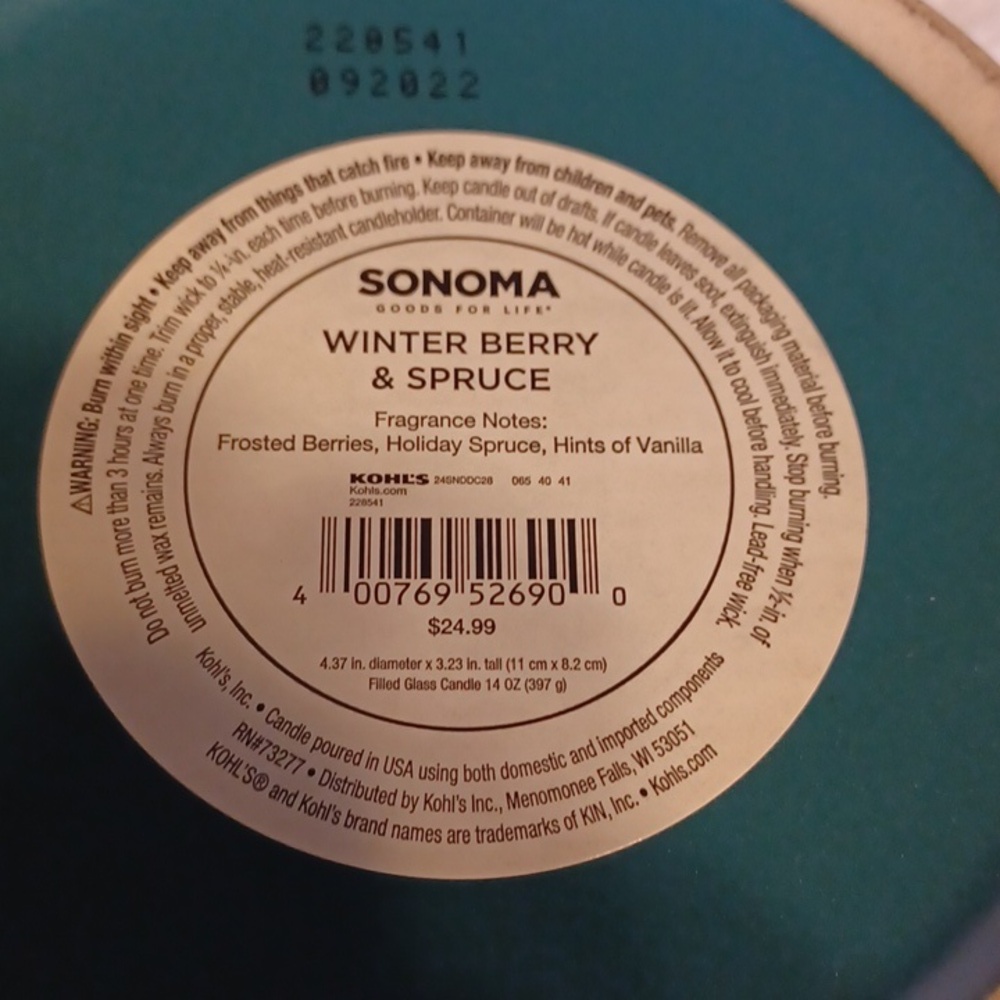 Sonoma candle winter berry and spruce 14 oz, 3 wick candle - Picture 3 of 3